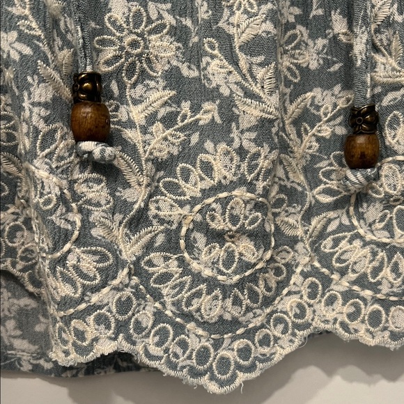 Chic Floral Sleeveless Top - Light turquoise and White - Picture 7 of 12